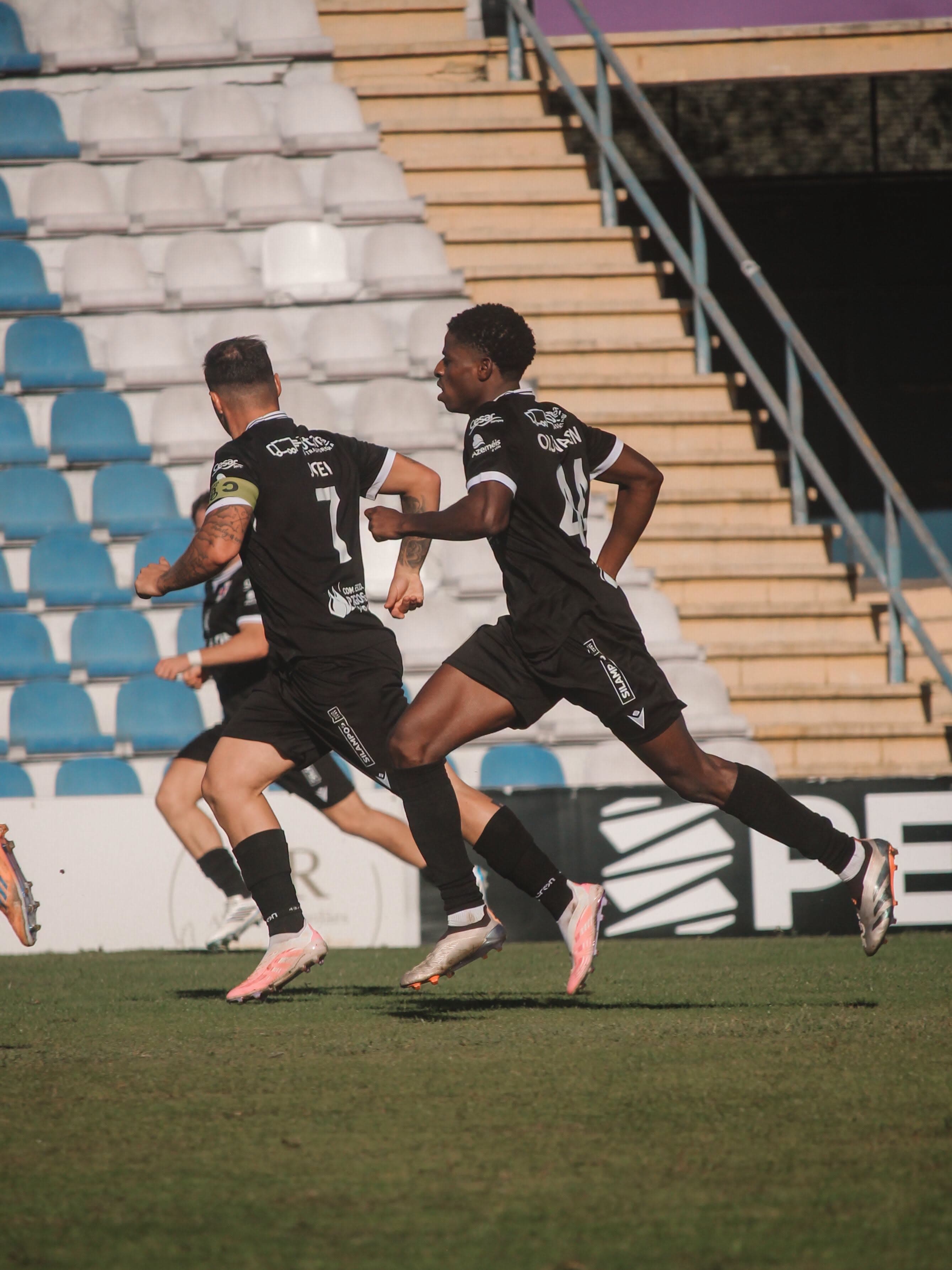 FC Cesarense vence jogo de oito golos numa jornada de liderança partilhada no SABSEG