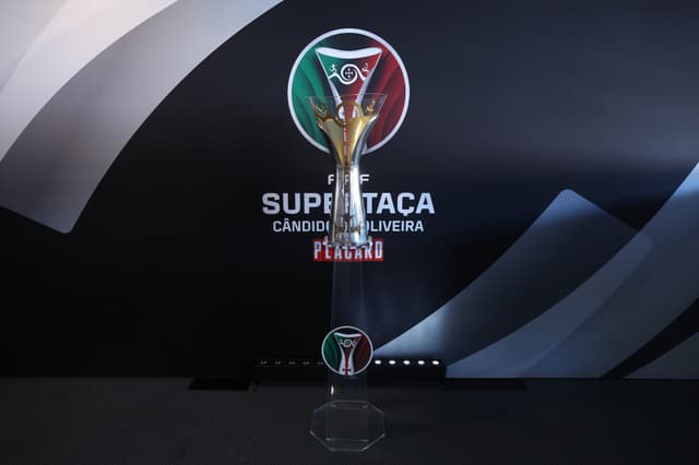 Leonor Albergaria acompanha equipa de arbitragem na Supertaça Cândido de Oliveira